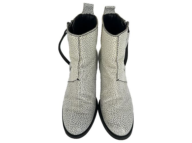 Botas de cano curto com fecho Acne Studios em pele branca texturada - vista 3