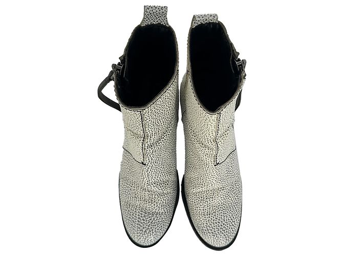 Botas de cano curto com fecho Acne Studios em pele branca texturada - vista 4