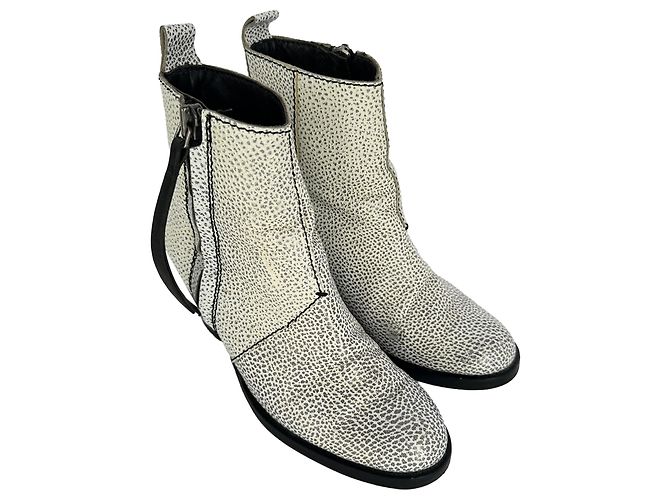 Botas de cano curto com fecho Acne Studios em pele branca texturada - vista 5