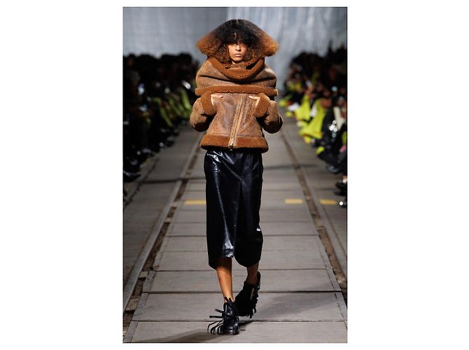 Alexander McQueen Lederjacke in Braun mit Pelzbesatz - Ansicht 6