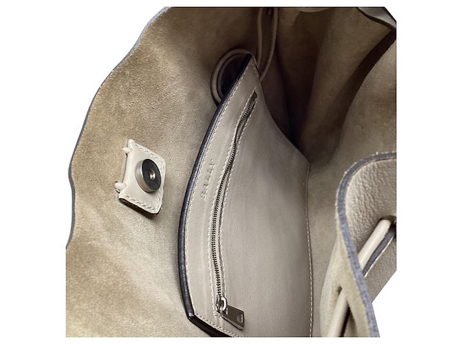 Bolsa de Ombro com Cordão Bally com Bolsa em Couro Bege - vista 9