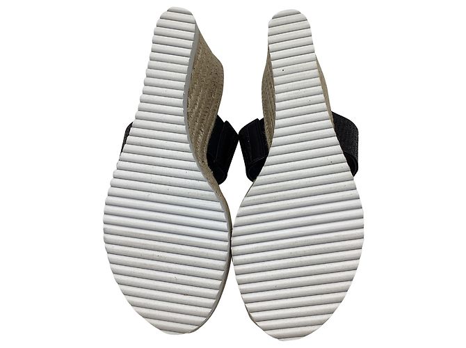 Sandales compensées Stuart Weitzman en raphia noir - vue 8