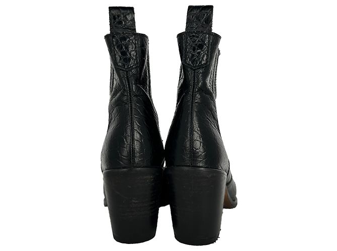 Botines Western Ganni con efecto cocodrilo en piel negra - vista 6