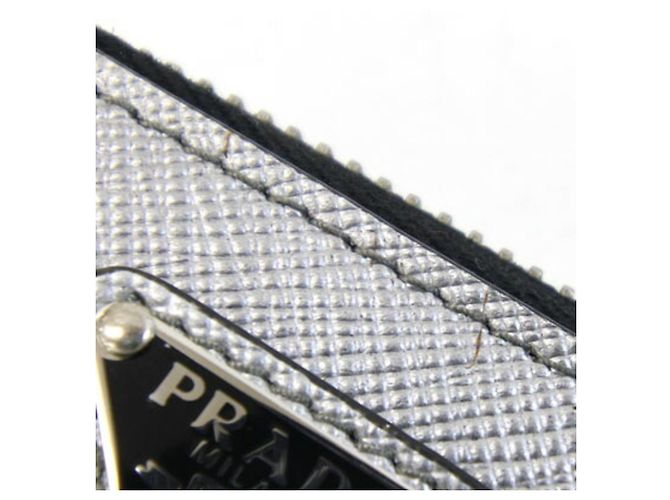 Bolsa de Ombro Prada em Couro Prateado - vista 6