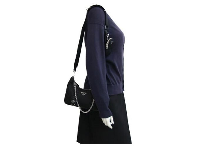 Bolsa de Ombro Prada Re-Edition 2005 - vista 10