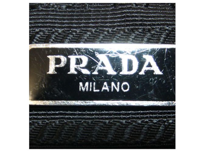 Bolsa de Ombro Prada Re-Edition 2005 - vista 4