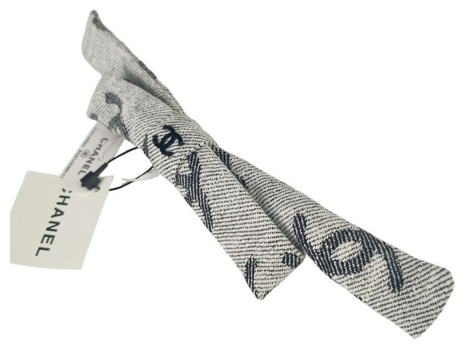 Barrette Chanel em algodão cinza - vista 2