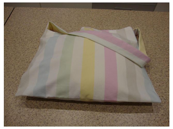 inconnue Baumwoll-Schultertasche mit Pastellstreifen - Ansicht 4