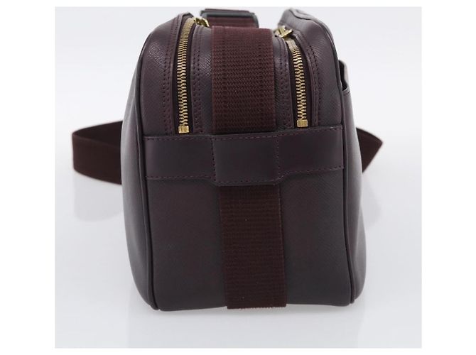Louis Vuitton Reporter Taiga Leather PM - vista 3