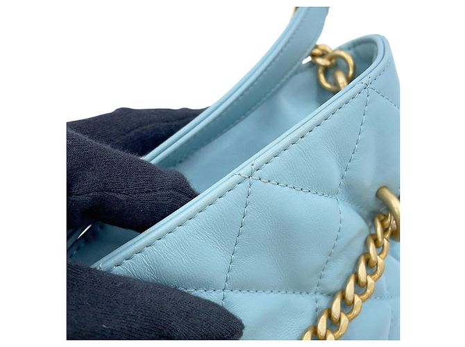 Borsa a tracolla con catena Chanel in pelle d'agnello azzurro - vista 10
