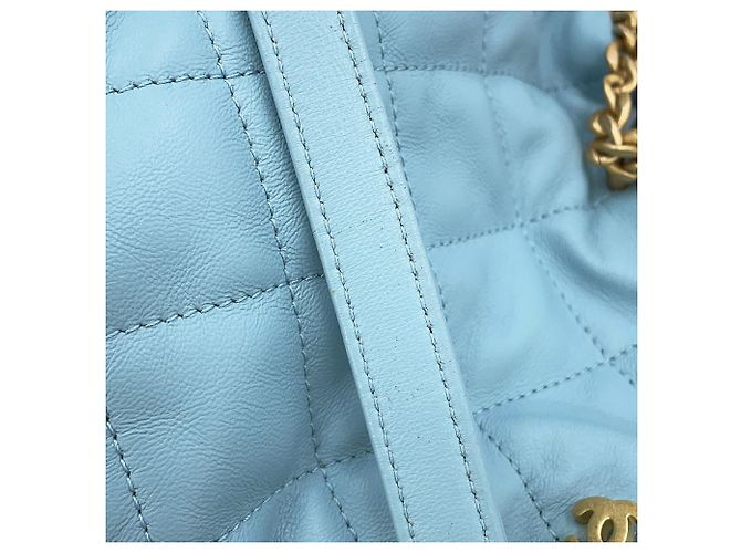 Borsa a tracolla con catena Chanel in pelle d'agnello azzurro - vista 14