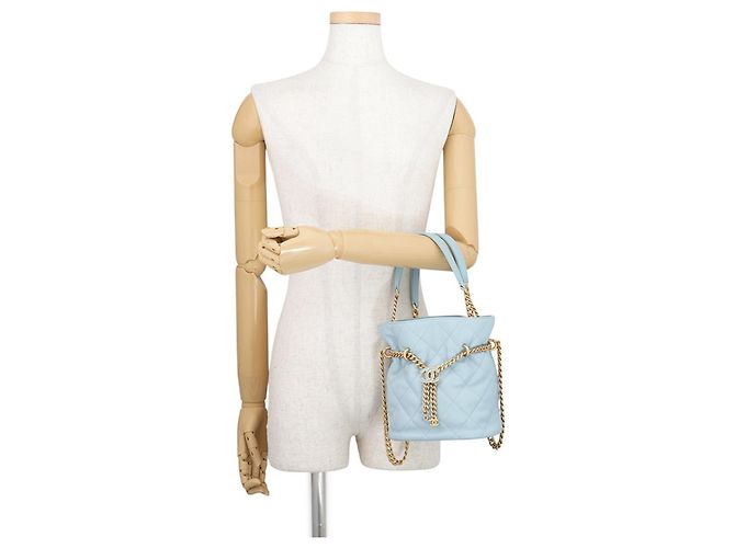 Borsa a tracolla con catena Chanel in pelle d'agnello azzurro - vista 4