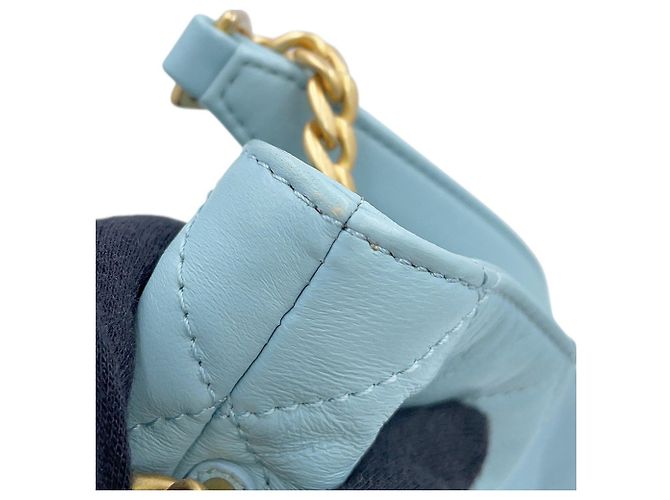 Borsa a tracolla con catena Chanel in pelle d'agnello azzurro - vista 9
