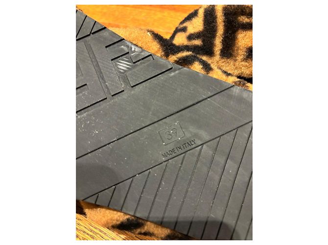 Fendi Zucca FF Monogram Ciabatte in pelliccia - vista 3