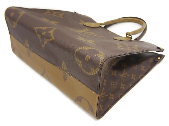 Borsa Tote Louis Vuitton OnTheGo MM Giant Monogram Reverse - vista 4