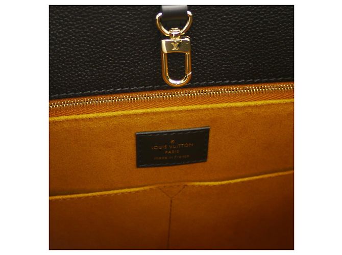 Bolso Tote Louis Vuitton OnTheGo GM Monogram Empreinte - vista 9
