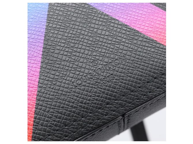 LOUIS VUITTON Bolsa Messenger Danube Rainbow Taiga Preta M30332 LV Auth 208555M - Jerrillo - vista 15