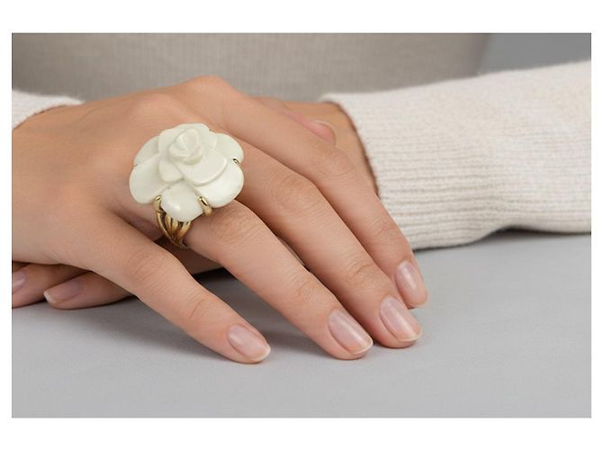 Anello Chanel Camélia in Oro Giallo 18K - vista 2