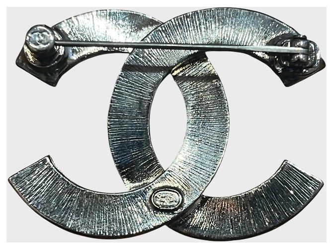Chanel CC Brosche aus schwarzem Ruthenium Metall - Ansicht 3