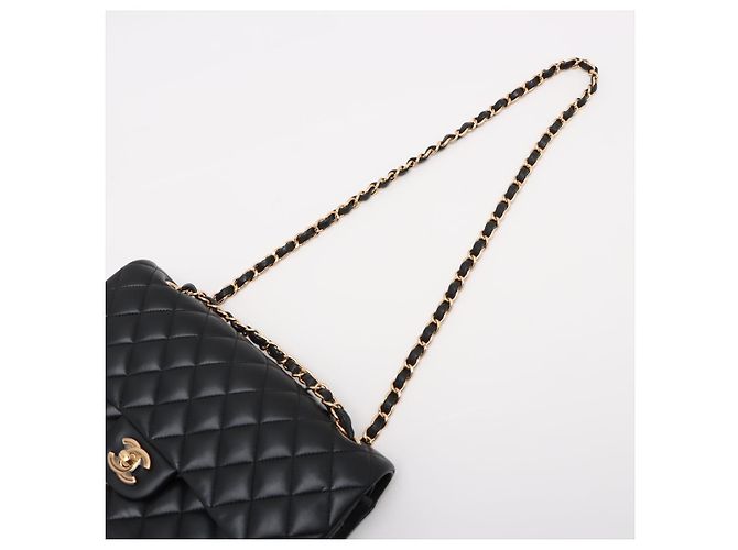 Chanel Borsa a tracolla Classic Double Flap Medium in pelle matelassè Nera - vista 9