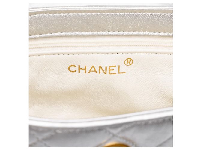 Silberne Chanel CC gesteppte Metallic-Lammleder Binocular Bag mit Quasten - Ansicht 5