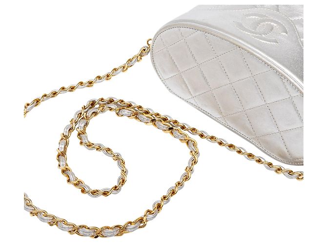 Silberne Chanel CC gesteppte Metallic-Lammleder Binocular Bag mit Quasten - Ansicht 8