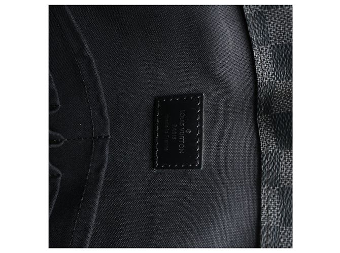 Borsa Louis Vuitton Tadao PM Damier Graphite in Nero N41259 - vista 11