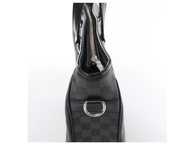 Borsa Louis Vuitton Tadao PM Damier Graphite in Nero N41259 - vista 4