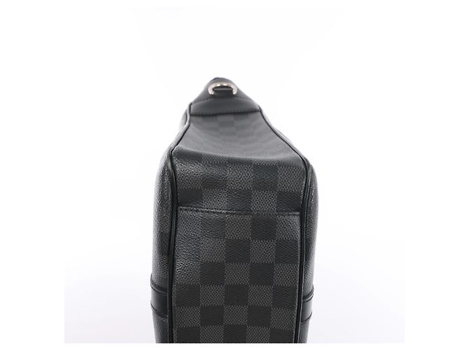 Borsa Louis Vuitton Tadao PM Damier Graphite in Nero N41259 - vista 8