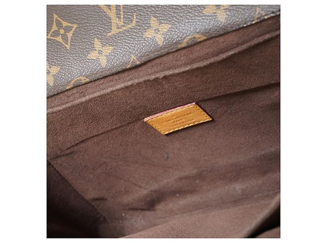 Louis Vuitton Monogram Pochette Metis MM - vista 12