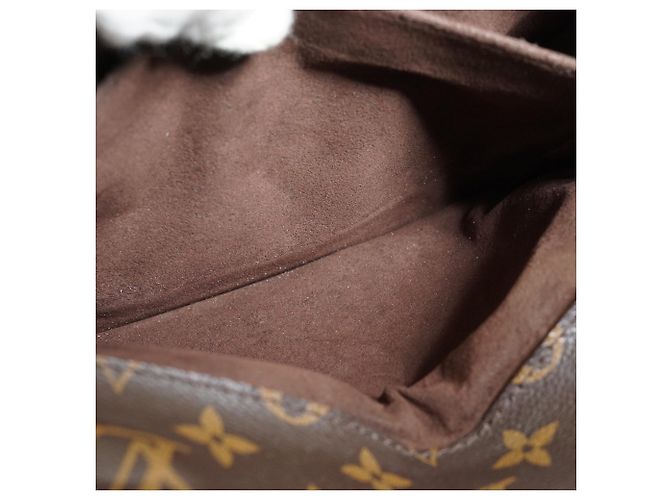 Louis Vuitton Monogram Pochette Metis MM - vista 15