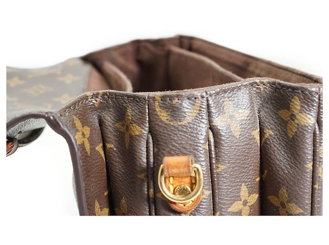 Louis Vuitton Monogram Pochette Metis MM - vista 18