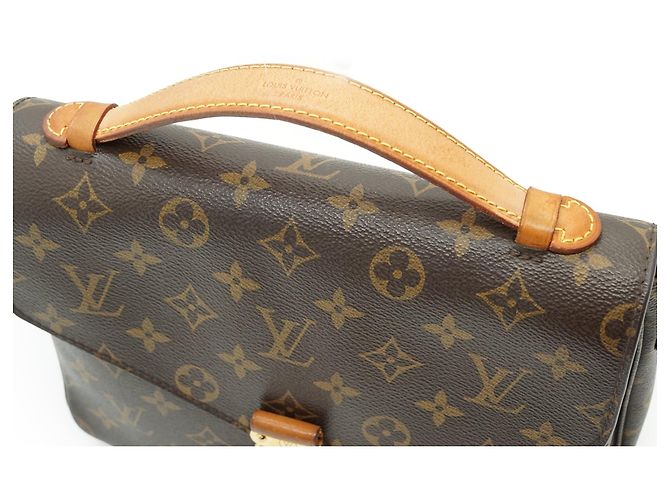 Louis Vuitton Monogram Pochette Metis MM - vista 9