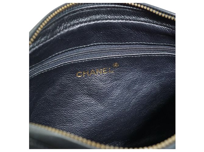 Chanel Vintage CC Lambskin Matelasse Camera Bag mit Fransen und Kette - Ansicht 12