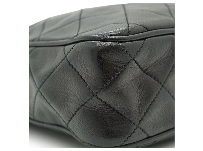 Chanel Vintage CC Lambskin Matelasse Camera Bag mit Fransen und Kette - Ansicht 7