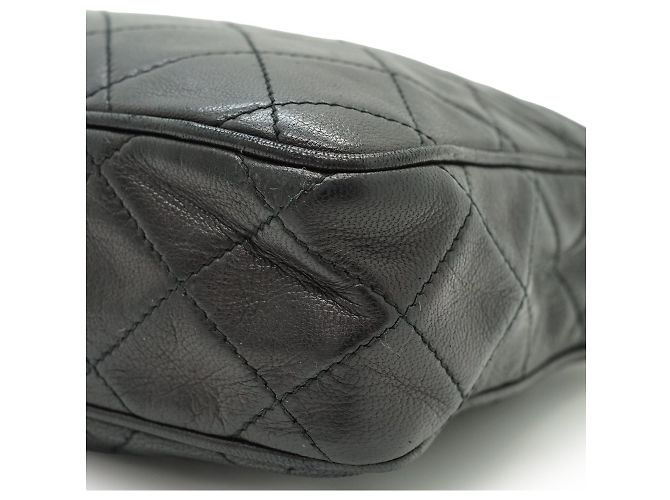 Chanel Vintage CC Lambskin Matelasse Camera Bag mit Fransen und Kette - Ansicht 8