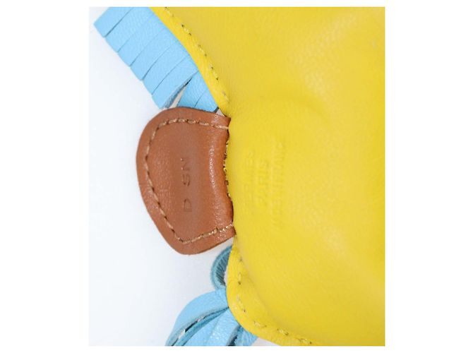Hermès Porte-clé Grigri Rodeo en cuir Jaune et Marron PM - vue 4