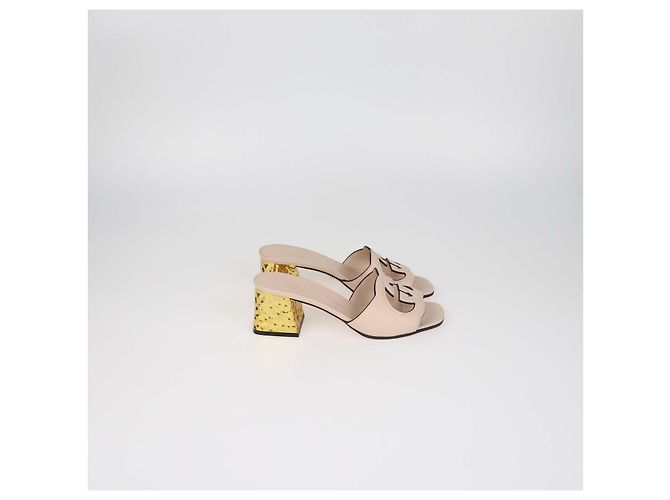 Sandali Gucci Slide in pelle rosa chiaro con G intrecciate traforate - vista 3