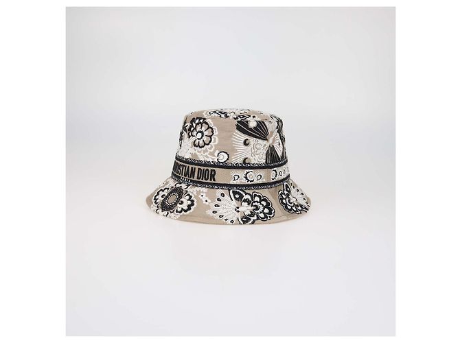 Christian Dior D-Bobby Bucket Hat aus bestickter Canvas in Beige - Ansicht 2