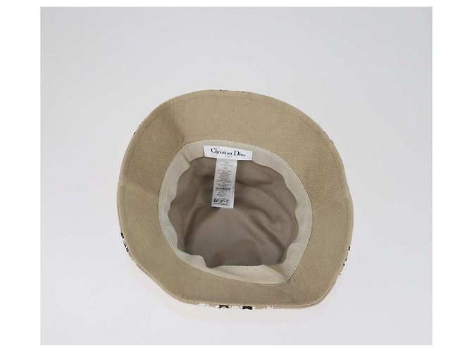 Christian Dior D-Bobby Bucket Hat aus bestickter Canvas in Beige - Ansicht 6