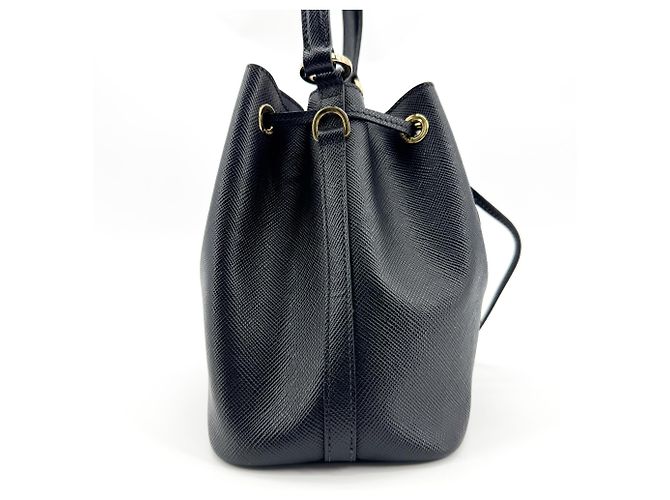 Prada Bolsa Bucket com Alça de Mão em Couro Saffiano Small - vista 4