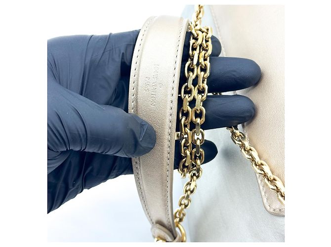 Clutch con catena Louis Vuitton Love Note in pelle - vista 7