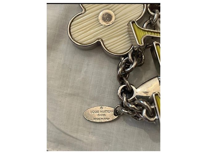 Louis Vuitton Porte-clés Monogram avec breloques fleurs et LV - vue 10