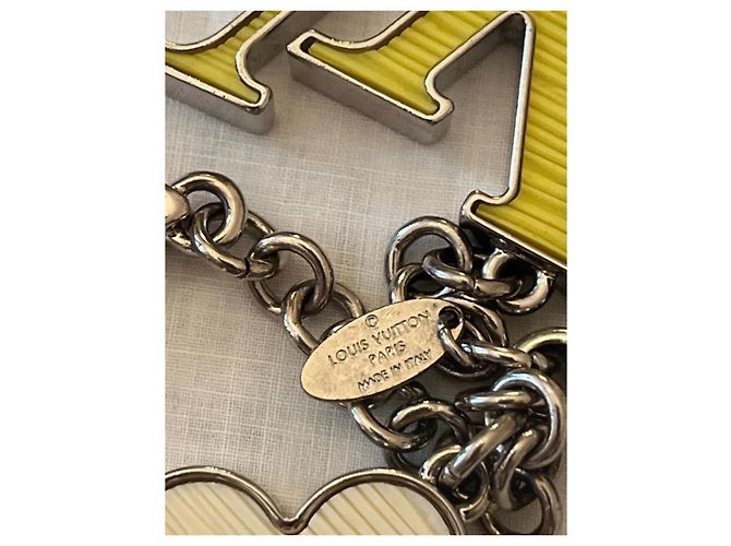 Louis Vuitton Porte-clés Monogram avec breloques fleurs et LV - vue 7