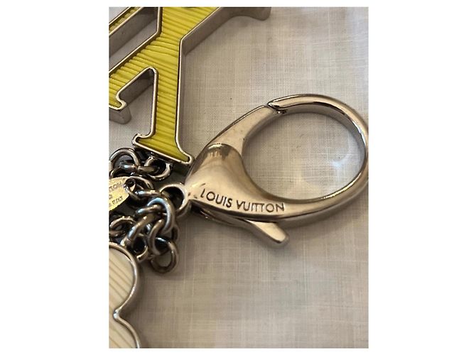 Louis Vuitton Porte-clés Monogram avec breloques fleurs et LV - vue 8