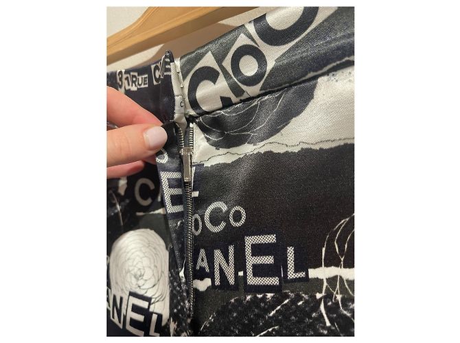 Pantalones Chanel con Estampado Graffiti Algodón Seda Blanco y Negro Talla S - vista 4
