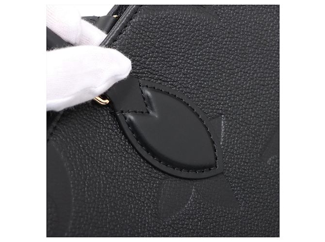 Louis Vuitton mala de ombro Onthego MM em couro de bezerro grão Empreinte Giant monogram - vista 14