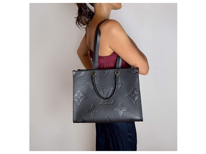 Louis Vuitton mala de ombro Onthego MM em couro de bezerro grão Empreinte Giant monogram - vista 2