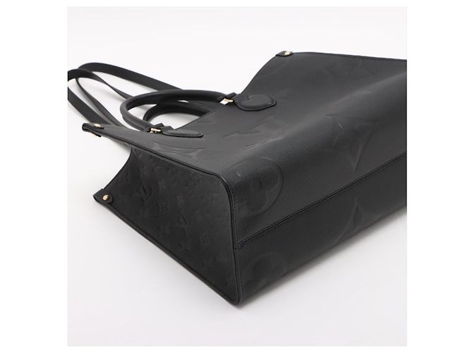 Louis Vuitton Borsa a spalla Onthego MM in pelle di vitello grana Empreinte Giant monogram - vista 6