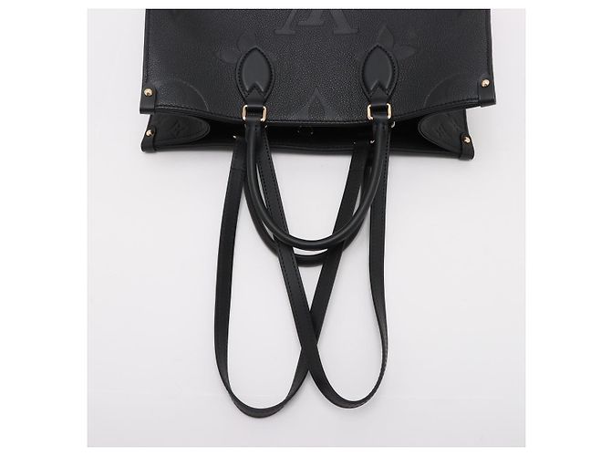 Louis Vuitton Borsa a spalla Onthego MM in pelle di vitello grana Empreinte Giant monogram - vista 7